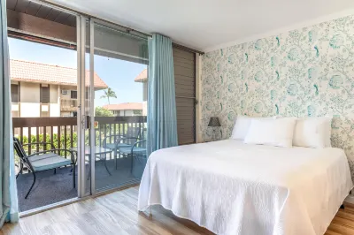 Sunny condo with oceanview, pool, washer/dryer, & balcony