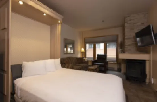 Rooftop Hot Tub and Heated Outdoor Pool - Inviting Mountain Retreat