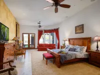 Stunning Mountain Views and Luxurious Pool - Elegant Desert Haven Hotel di Carefree