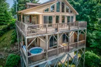 Expansive Views and Relaxing Hot Tub - Stunning Mountain Haven Hotels in der Nähe von Tweetsie Railroad