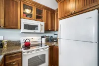 Spectacular Coastline Views and Spacious Lanai - Elegant Oceanfront Retreat