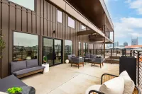 Elegant Retreat - Pool, Patio, City View, Broadway Access