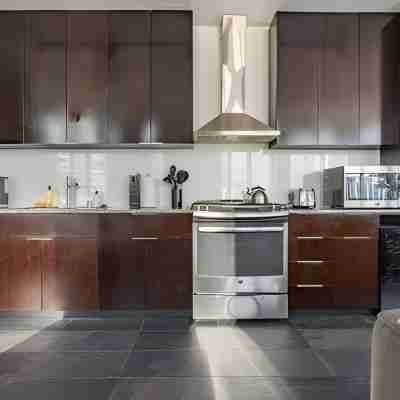 2BR+Den Penthouse | Gym, Pool |Bellevue| Sophari A Rooms