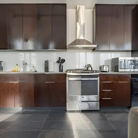 2BR+Den Penthouse | Gym, Pool |Bellevue| Sophari A