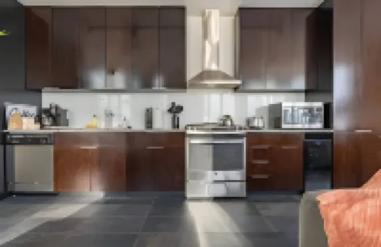 2BR+Den Penthouse | Gym, Pool |Bellevue| Sophari A