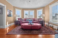 Quaint 4 Bedroom Home Just A Few Blocks To Downtown Lake Geneva