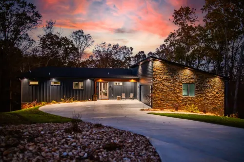 Pedal and Plunge in Bella Vista! Sauna+ColdPlunge+HotTub+PingPong+PoolTable