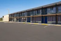 Travelodge by Wyndham Salisbury MD - parking