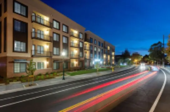 Resort Pool, Rooftop Deck, and Fitness Center - Elegant Oasis Hotels in Campbell