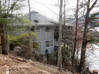 Spectacular Mountain Views and Serene Lakefront Escape - Charming Retreat