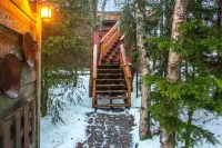 Studio with private hot tub, WiFI, & tranquil glacier views Hotels in Girdwood