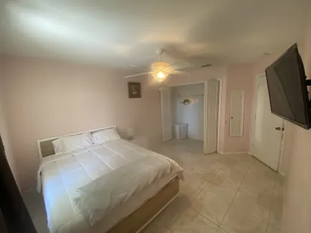 Belle Ville of Port St-Lucie Отели рядом с достопримечательностью «Порт-Сент-Люси Ботаникал Гарденс»