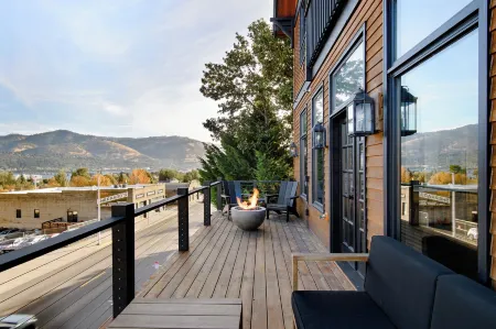 Horsefeathers Hotel Отели рядом с достопримечательностью «Винзенс Лосманн Мемориал Стейт Нэчурал Арея»