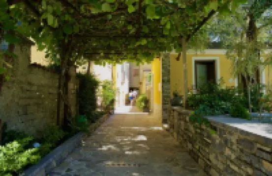 Hotel Diffuso Il Portichetto Sulla Collina a Vezio Perledo