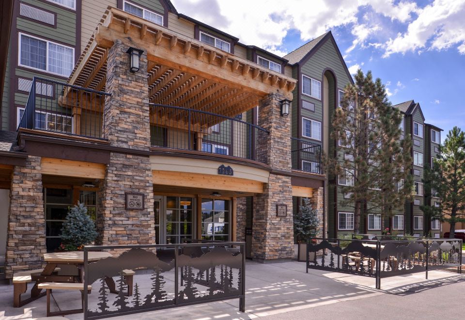 Best Western Plus Peak Vista Inn and SuitesOver view