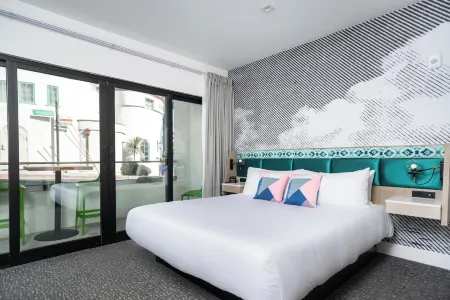 Bellanca Hotel Отели рядом с достопримечательностью «Nature Center at Avalon Canyon»