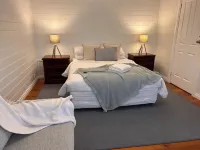 Sails - Elegant, Spacious Beach Villa Hotels in Port Fairy
