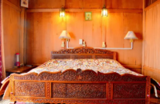 Golden Flower Heritage Houseboat