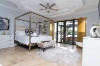 5 Bedroom Luxe Villa on Deep Water Intracoastal