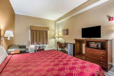 Econo Lodge Inn & Suites Marietta Hotels in Marietta