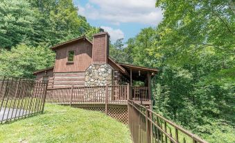 A Slice of Heaven 2 Bedroom Cabin by RedAwning