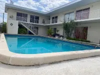 Queens Lodge Motel Hotels in Riviera Beach