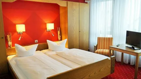Hotel Zum Goldenen Ochsen Отели в г. Эденкобен