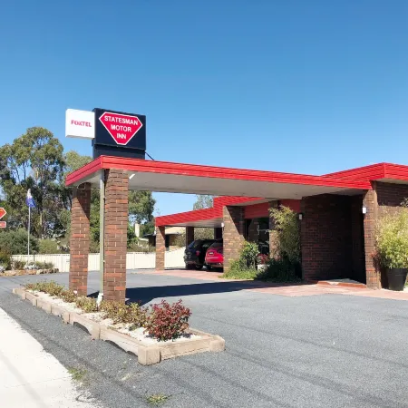 Statesman Motor Inn