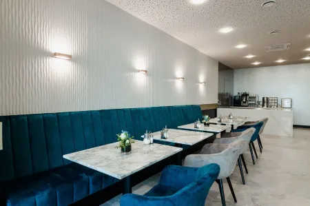 Fourty Three Luxury Serviced Apartments Отели рядом с достопримечательностью «Ботанический сад»