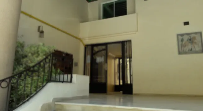 Spacious Modern App Richly Furnished