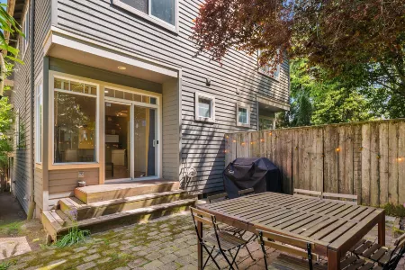 Seattle Vacation Home: the Vineyard Отели рядом с достопримечательностью «Governor Albert D. Rosellini Bridge»