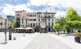 Co-C933-Pvol10a1 - Shades of Como with Private Terrace