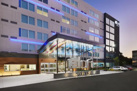 Aloft Atlanta Perimeter Center Отели рядом с достопримечательностью «Azalea Park Boardwalk, Roswell»