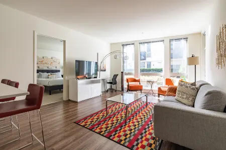Sophari  Mercer Island Apartments Отели в г. Мерсер Айленд