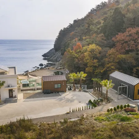 LIM Sea Side Poolvilla Pension
