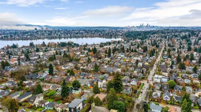 Skyline Blue House in Greenwood Hotels near Ginger Tree