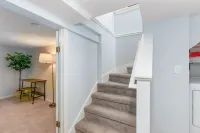 Skyline Blue House in Greenwood Hotel in zona Seattle Metaphysical Library