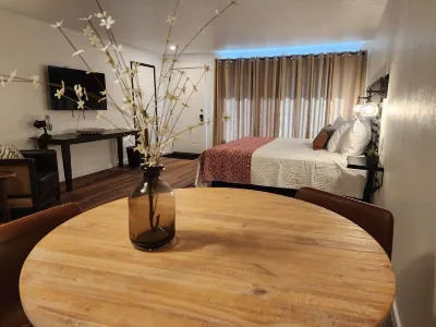 The Lakehouse Inn at Sledd Creek Hotels in Marshall County