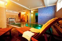 Relax Inn - Pools