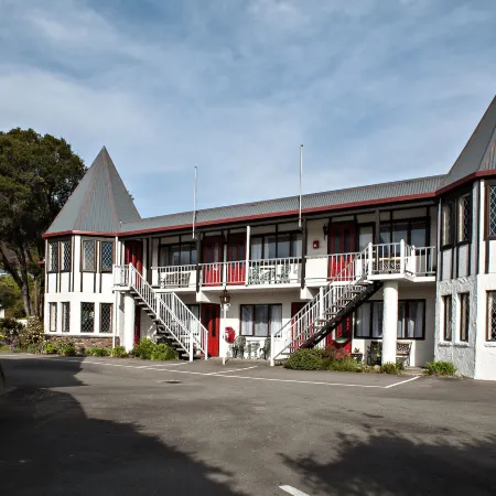 Castles Motel & Driftwood Motel