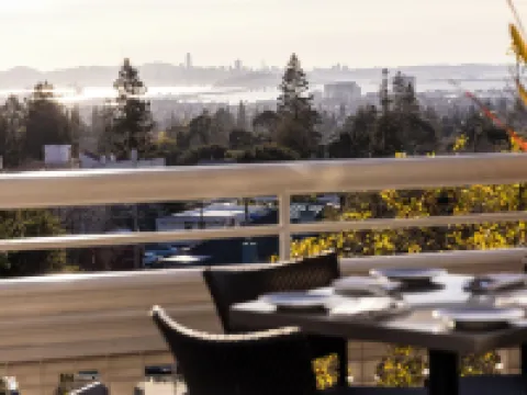 แคลร์มอนต์ รีสอร์ต & คลับ โรงแรมในโอ๊คแลนด์