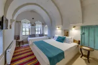 El Puente Cave Hotel