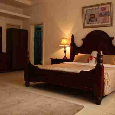 Embassy Suites Hotels & Restaurant Rooms