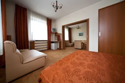 سلافايانسكا بيسيدا هوتل Hotels near القصر الملكي