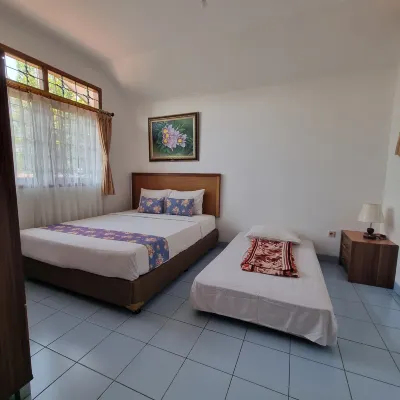 Villa ChavaMinerva Bata - Ciater Hôtels à : Sagalaherang