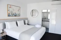 Eight Spence Hotels in Warrnambool