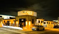 Hollywood Sunrise - 2-نجوم