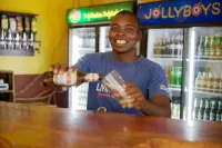 Jollyboys Backpackers and Camp - bar