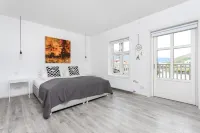 Við Lónið Guesthouse