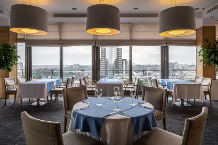 Cityhotel Отели рядом с достопримечательностью «Михайловский Златоверхий монастырь»